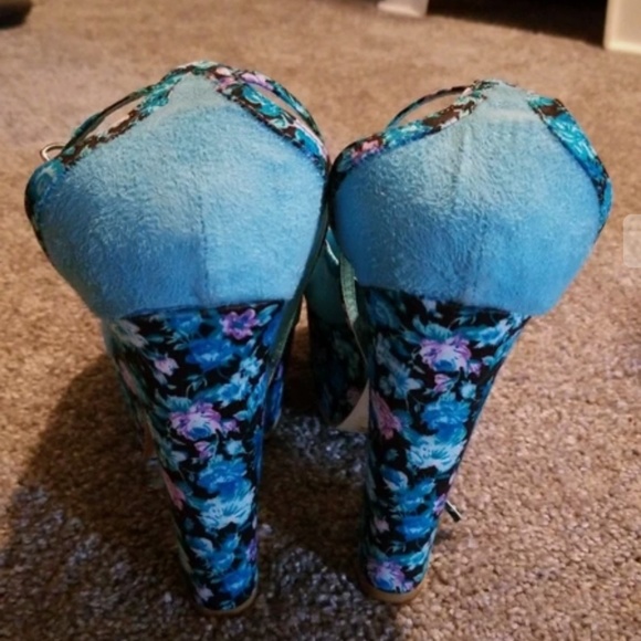 Platforms - Picture 2 of 4